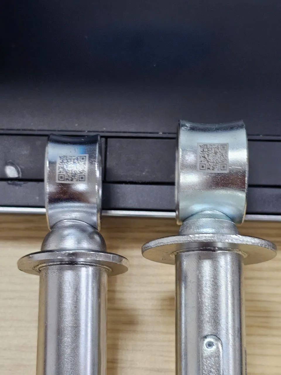 Khắc mã QR, mã vạch laser trên chi tiết inox