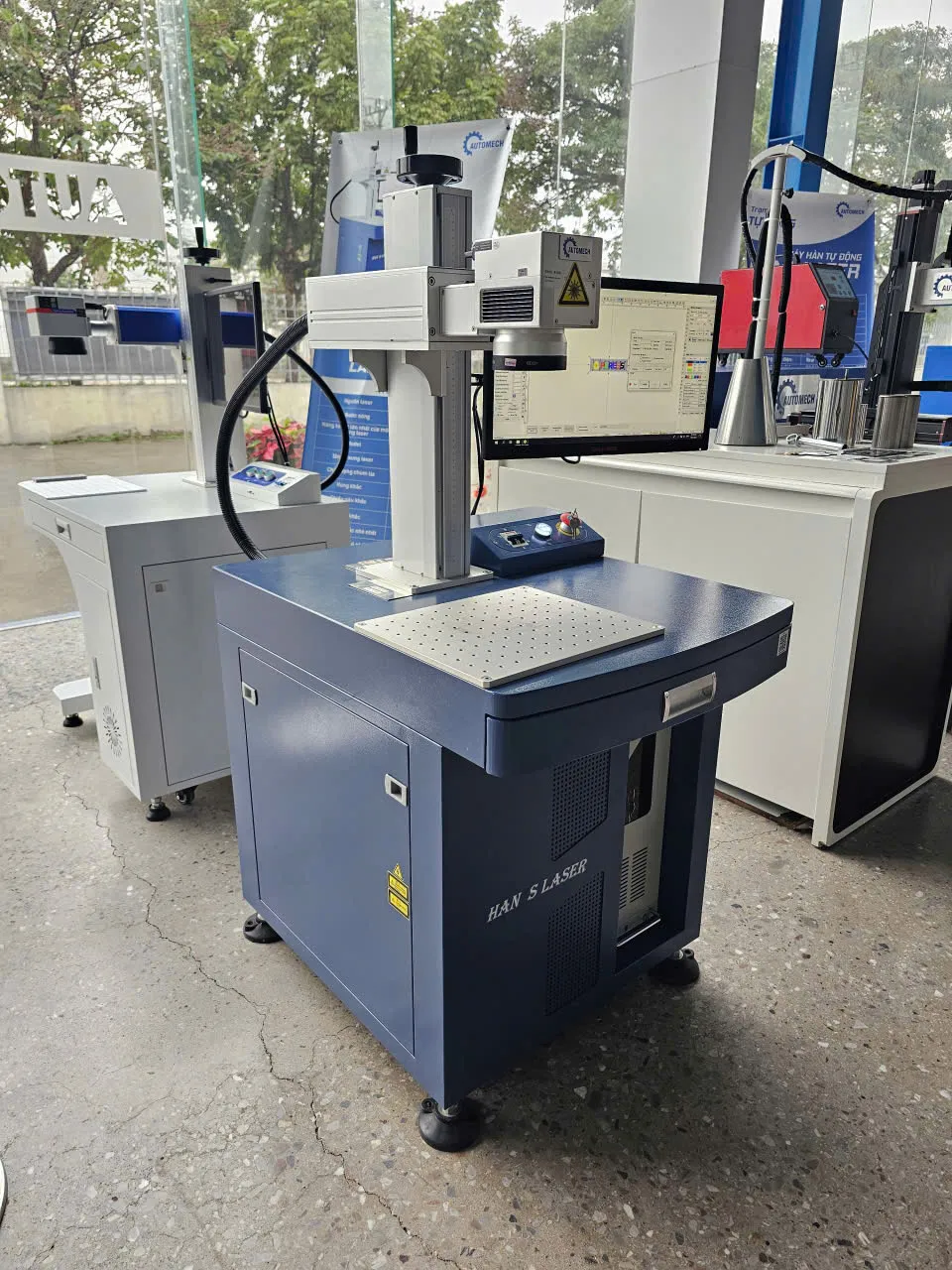 Thiết kế máy khắc laser Han's đa chất liệu chắc chắn, chính xác