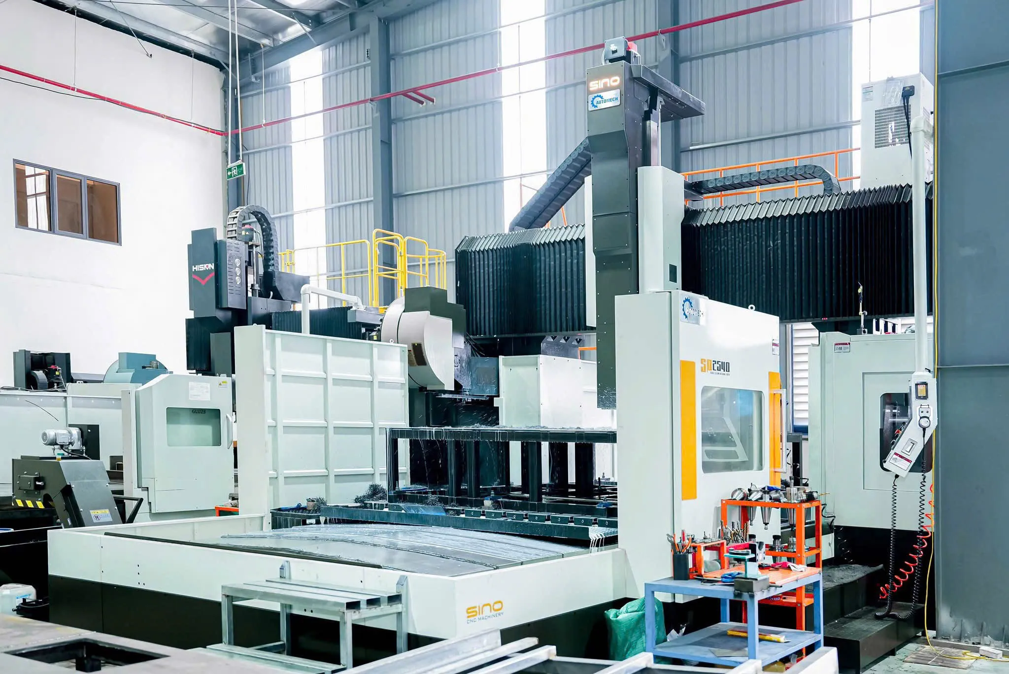 Những khung máy thép lớn cũng dễ dàng xử lí trên máy phay bào Những khung máy thép lớn cũng dễ dàng xử lí trên máy phay bào