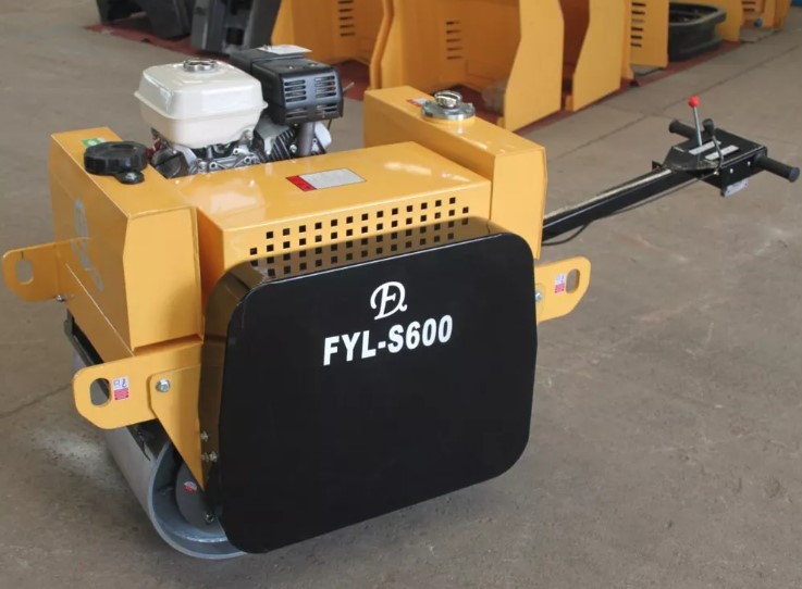 Máy lu mini được định nghĩa là dòng thiết bị đầm nén cơ giới có trọng lượng vận hành dao động từ 500kg đến dưới 3000kg