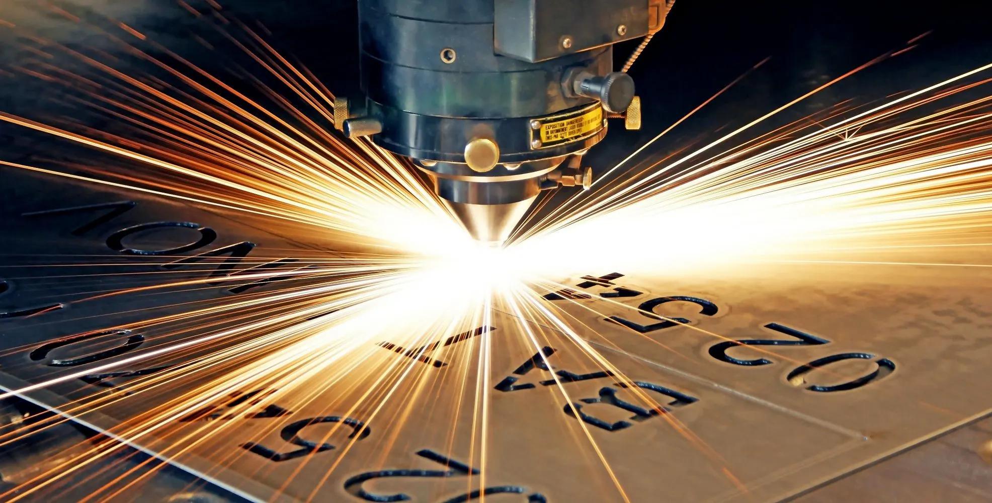 Công nghệ khắc laser cho phép xử lý đa dạng vật liệu như kim loại, nhựa, gỗ và thủy tinh với chất lượng vượt trội Công nghệ khắc laser cho phép xử lý đa dạng vật liệu như kim loại, nhựa, gỗ và thủy tinh với chất lượng vượt trội
