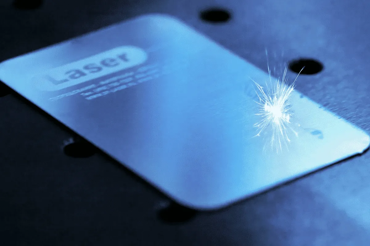 Công nghệ khắc laser không chỉ nâng cao hiệu quả sản xuất mà còn mở rộng khả năng sáng tạo trong gia công và thiết kế sản phẩm Công nghệ khắc laser không chỉ nâng cao hiệu quả sản xuất mà còn mở rộng khả năng sáng tạo trong gia công và thiết kế sản phẩm