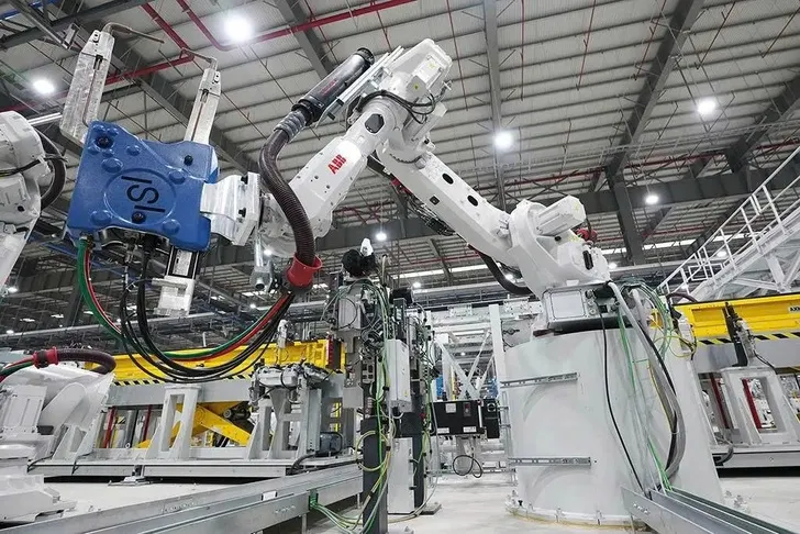 Phục hồi và nâng cấp máy hàn robot cũ là một trong những bước quan trọng để robot hoạt động trơn tru