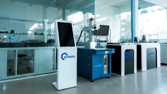 Hình ảnh máy khắc laser mini tại nhà máy Automech cùng phòng sạch - trung tâm sửa nguồn Han's laser