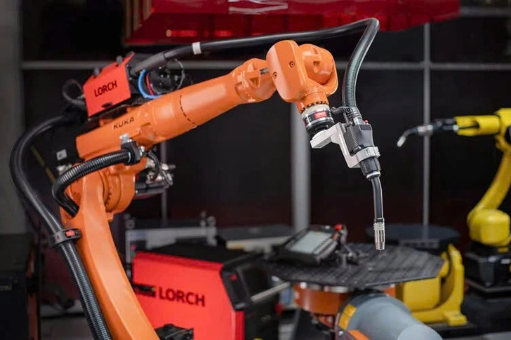 Việc sở hữu một hệ thống robot hàn gia công cơ khí hiện đại là minh chứng rõ nhất cho cam kết về chất lượng và tiến độ của doanh nghiệp