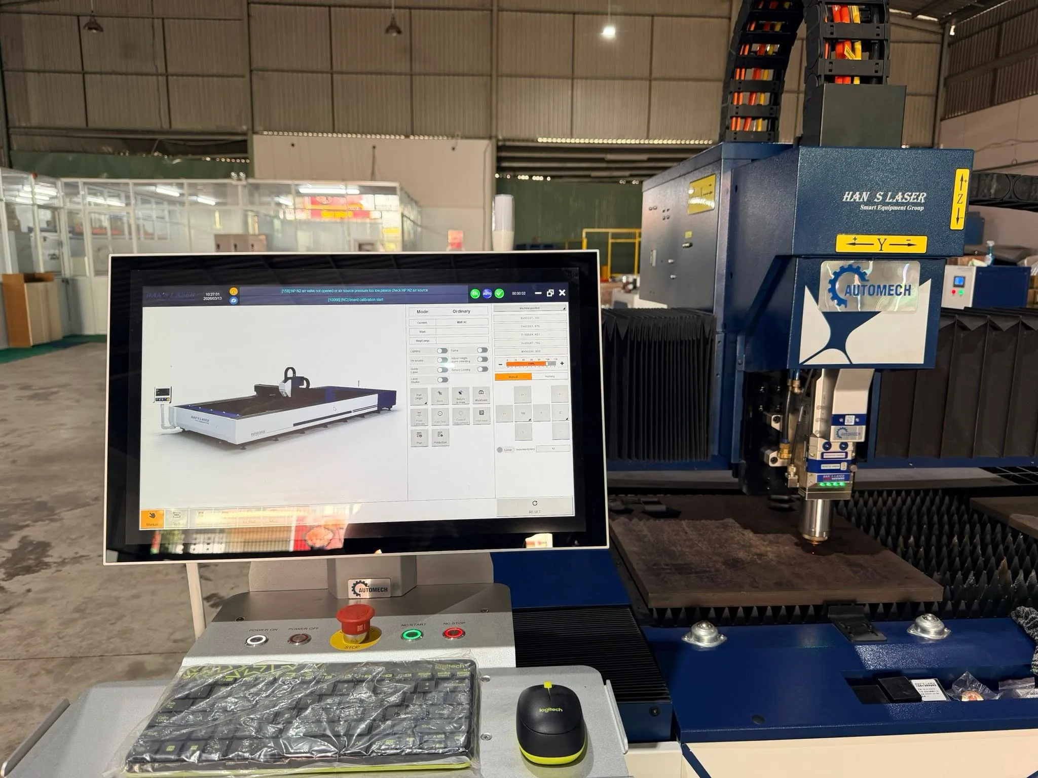 Bộ điều khiển CNC giúp máy cắt chữ gia công chính xác và độ sắc nét cao