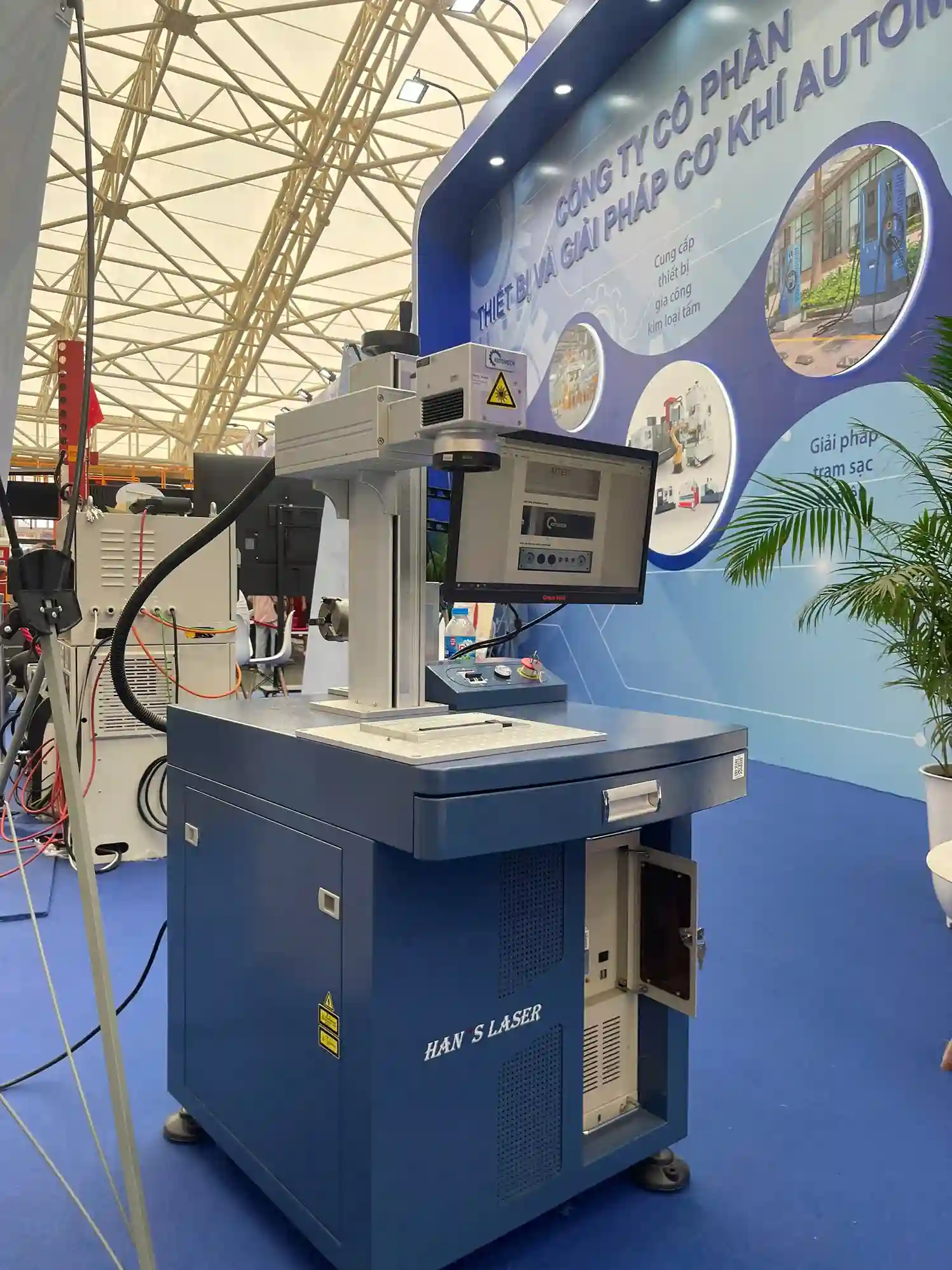 Máy khắc laser mini cũ là các dòng máy gia công laser đã qua sử dụng, được thanh lý bởi các cá nhân, xưởng sản xuất hoặc các đơn vị thu mua đồ cũ.