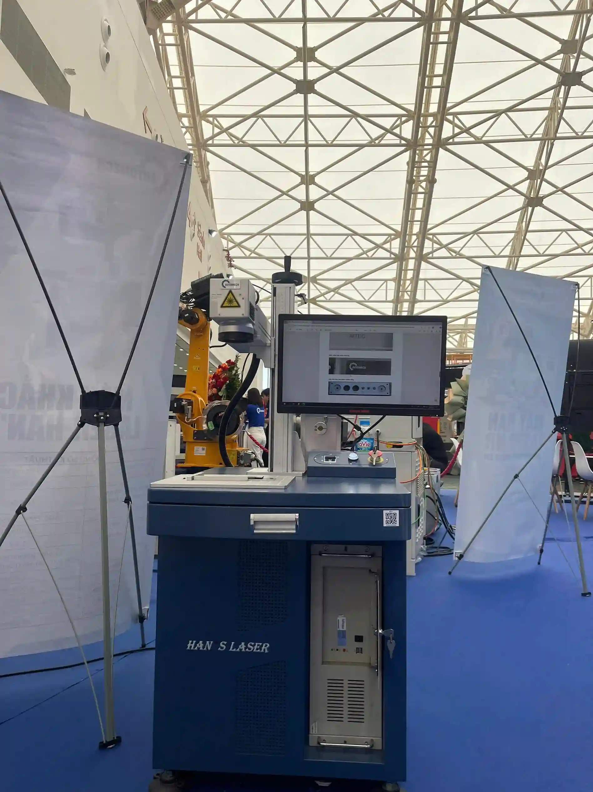 Năm 2026, mặc dù các dòng máy laser mới đã có giá thành dễ tiếp cận hơn, nhưng phân khúc thanh lý máy khắc laser mini vẫn luôn có chỗ đứng riêng