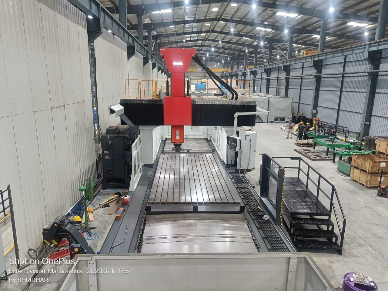 Gia công phay giường CNC 4 trục cho phép gia công nhiều bề mặt trong một lần gá đặt. Gia công phay giường CNC 4 trục cho phép gia công nhiều bề mặt trong một lần gá đặt.