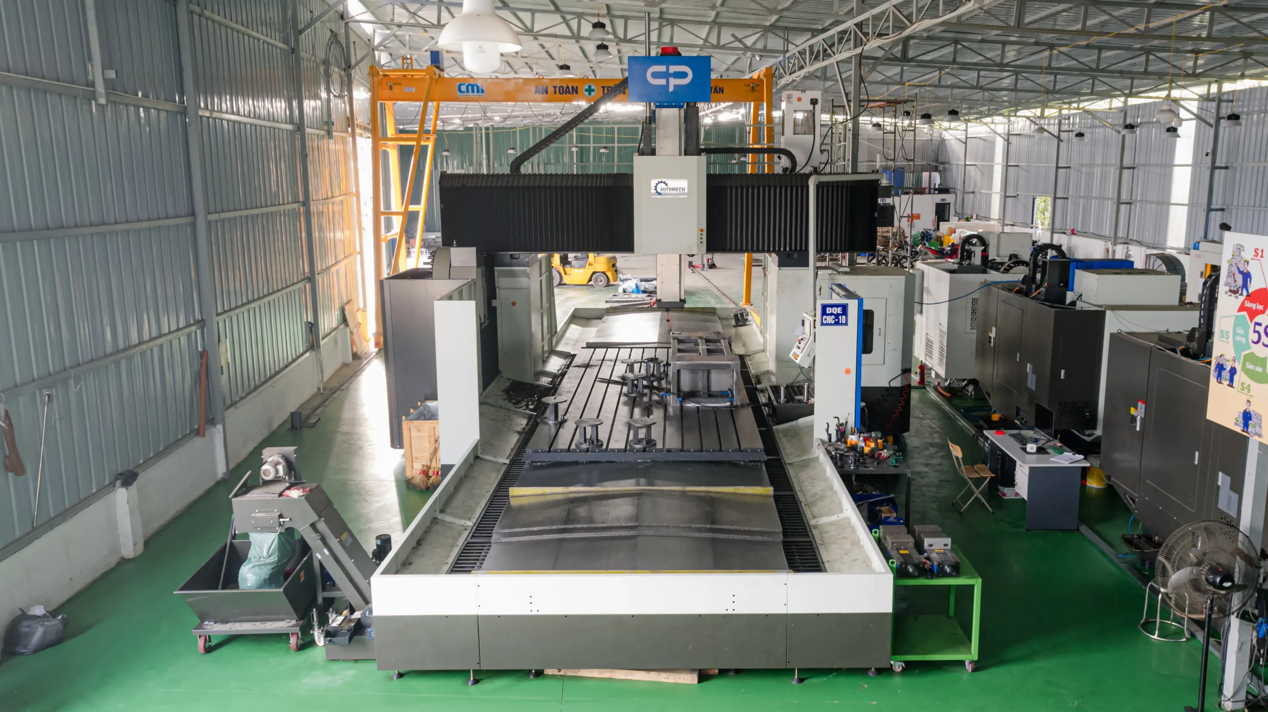 Gia công phay giường đáp ứng gia công các tấm thép và đế máy kích thước lớn Gia công phay giường đáp ứng gia công các tấm thép và đế máy kích thước lớn