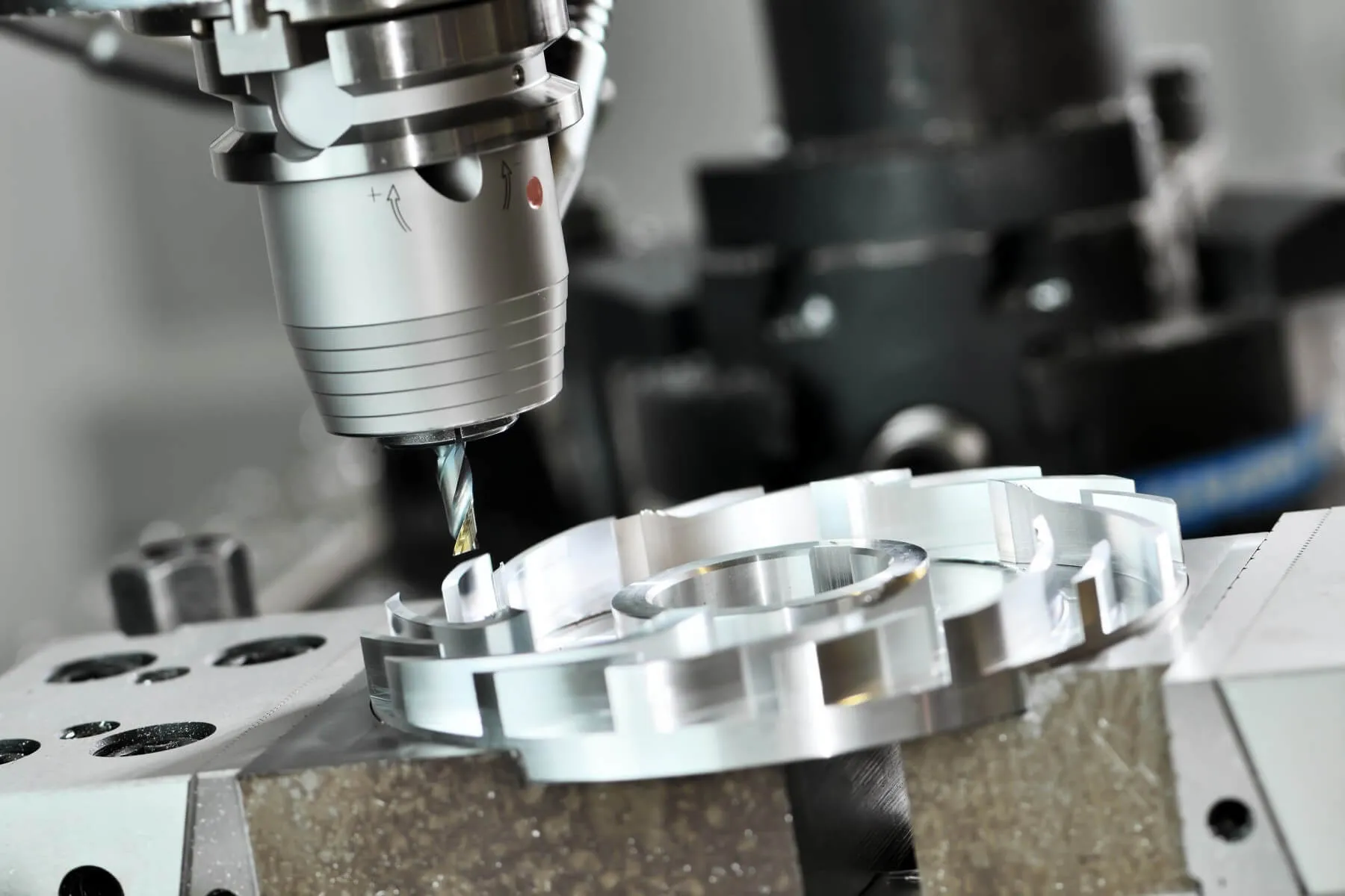 Gia công phay giường nhôm phù hợp sản xuất chi tiết yêu cầu trọng lượng nhẹ và chính xác. Gia công phay giường nhôm phù hợp sản xuất chi tiết yêu cầu trọng lượng nhẹ và chính xác.