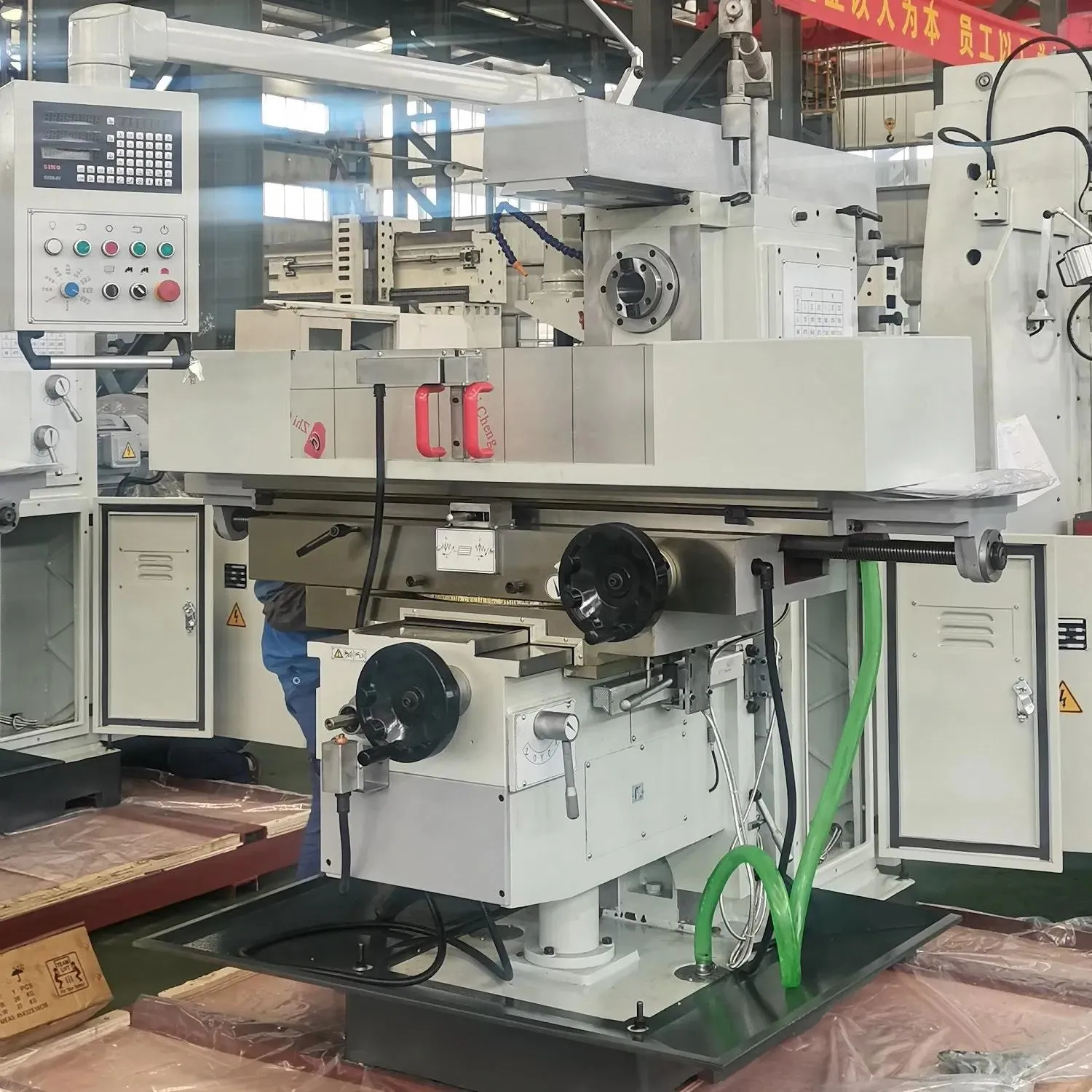 Máy phay ngang vạn năng là thiết bị gia công cơ khí sử dụng trục chính bố trí nằm ngang. Máy phay ngang vạn năng là thiết bị gia công cơ khí sử dụng trục chính bố trí nằm ngang.