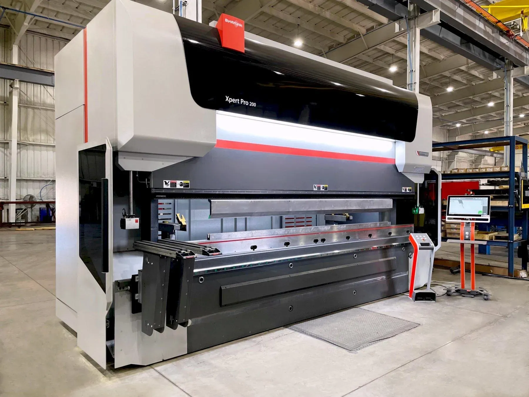 Bystronic Xpert Pro là dòng máy chấn CNC cao cấp, đáp ứng các yêu cầu gia công kim loại tấm chính xác Bystronic Xpert Pro là dòng máy chấn CNC cao cấp, đáp ứng các yêu cầu gia công kim loại tấm chính xác