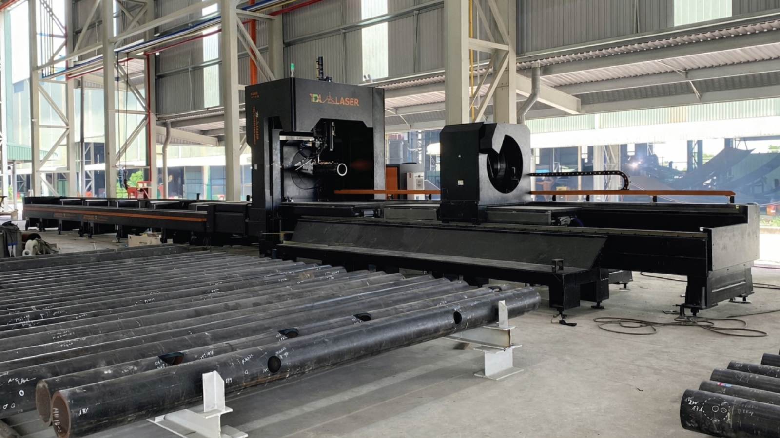 Hệ thống máy laser cắt ống công nghiệp thực tế tại nhà máy