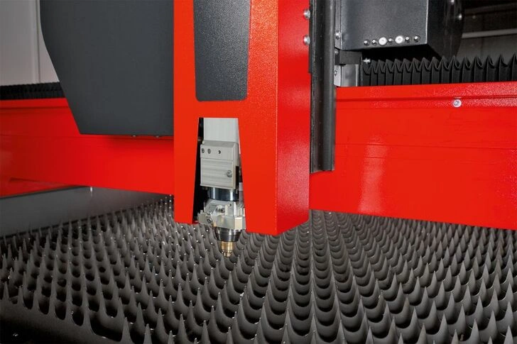 Cụm đầu cắt laser và trục chuyển động máy Bystronic 12kW Fiber Laser