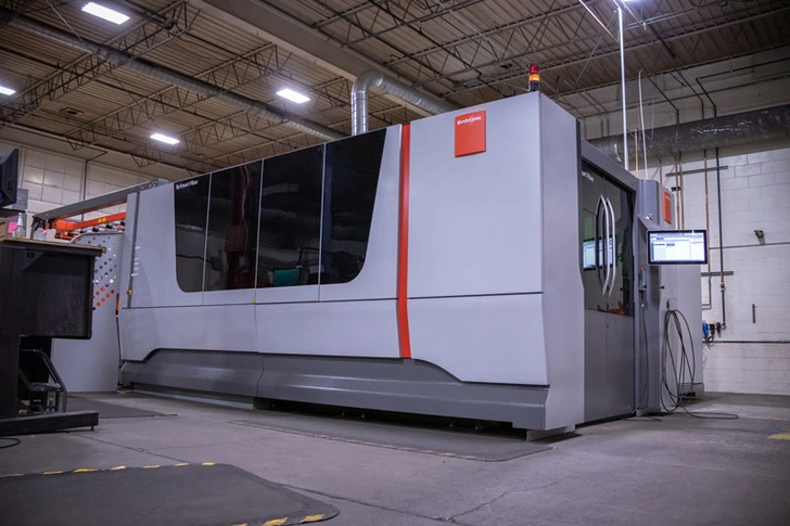 Hệ thống máy cắt Bystronic 15kW Fiber Laser trong nhà máy công nghiệp