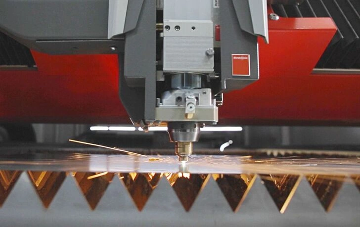 Quá trình gia công phôi kim loại của máy cắt laser Bystronic 20kW