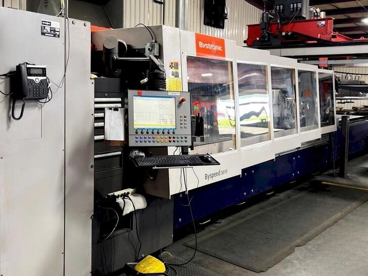 Dây chuyền cắt kim loại Bystronic 20kW Byspeed 3015 trong sản xuất