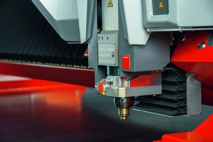 Cấu trúc đầu cắt chính xác cao của máy Bystronic 6kW fiber laser