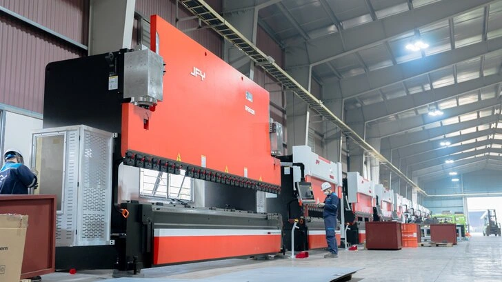 Dàn máy chấn tự động CNC JFY TPR8 công suất cao tại xưởng