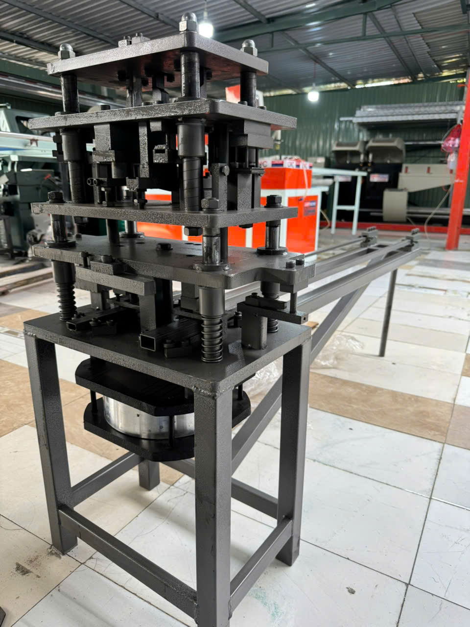 Máy đột dập 29 dao hiệu suất cao đáp ứng nhu cầu sản xuất