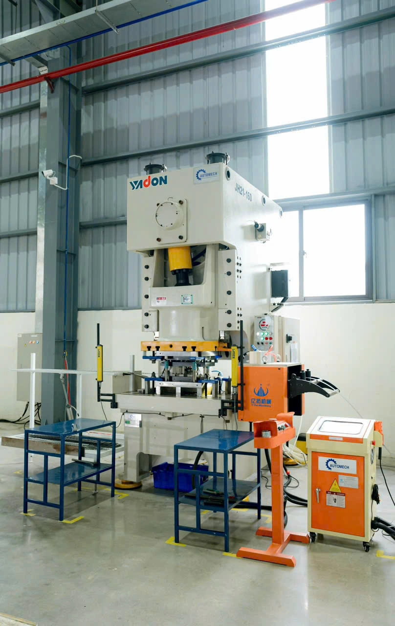 Máy đột dập tự động tốc độ cao nâng cao năng suất gia công