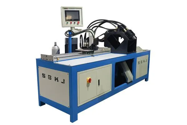 Hình ảnh máy đột dập ke công nghiệp trong dây chuyền sản xuất cơ khí