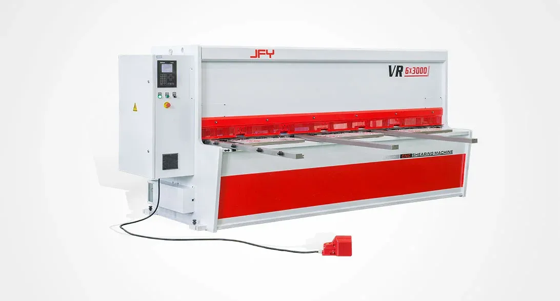 Trong các xưởng gia công kết cấu thép và sản xuất vỏ tủ điện, máy cắt tôn thủy lực đóng vai trò then chốt ở công đoạn xẻ phôi trước khi đưa vào chấn dập Trong các xưởng gia công kết cấu thép và sản xuất vỏ tủ điện, máy cắt tôn thủy lực đóng vai trò then chốt ở công đoạn xẻ phôi trước khi đưa vào chấn dập