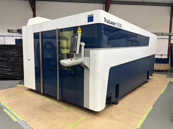 Máy cắt laser công nghiệp đã qua sử dụng để so sánh chi phí đầu tư với máy mới
