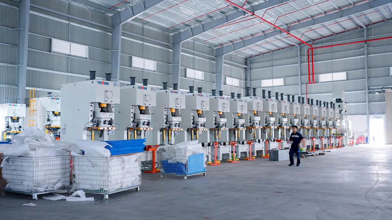 Máy đột dập tự động CNC giúp tối ưu hóa quy trình gia công kim loại