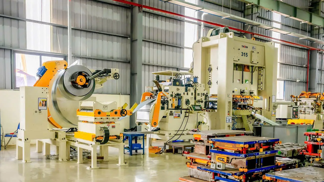 Máy đột dập tự động tích hợp hệ thống cấp phôi và điều khiển thông minh